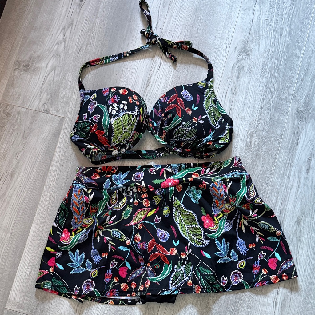 Venus Bikini D Top And Size 10 Swim Bottoms.